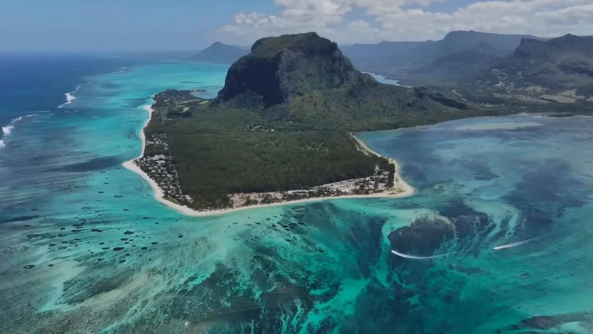 The optical illusion of the underwater waterfall in Mauritius